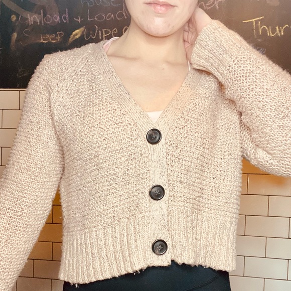 American Eagle Outfitters Tops - American eagle cropped light pink cardigan